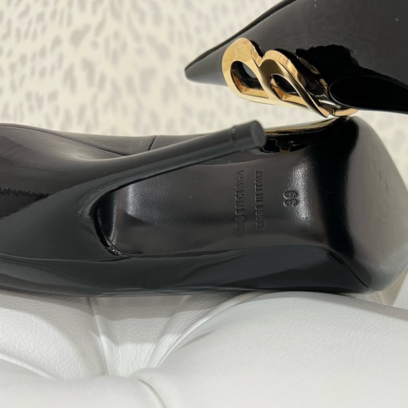 Balenciaga - Picture 3 of 9